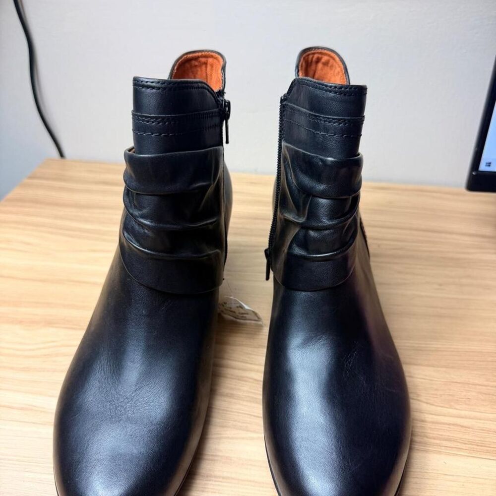 Cobb-hill Women's Black Boots
